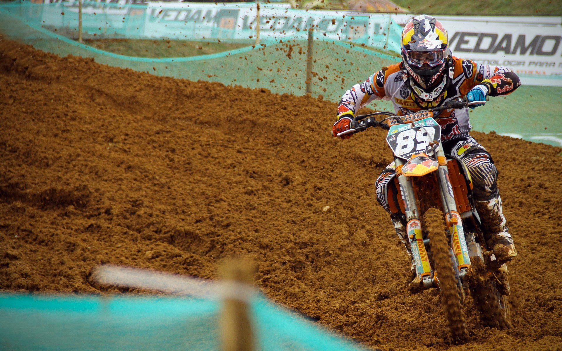 跨界巅峰对决，JackeyLove与科维托娃的激战，胜负悬念扣人心弦，激战悬念，JackeyLove与科维托娃的跨界对决